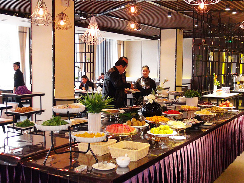 潤(rùn)華西餐廳涼菜區(qū)